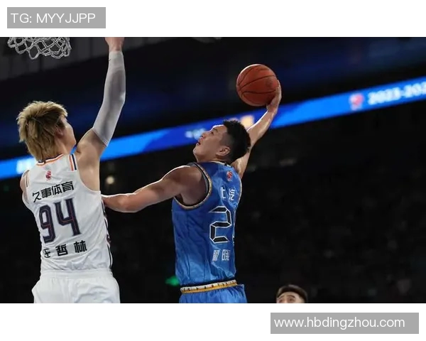 翟晓川：从篮球场的拼搏者到生活中的坚韧榜样